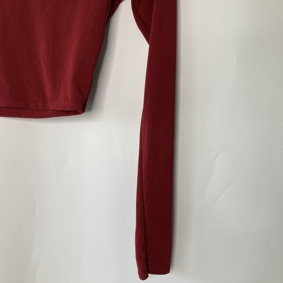 PrettyLittleThing Maroon Slinky High Neck Long Sleeve Crop Top Size 2 - Picture 6 of 8